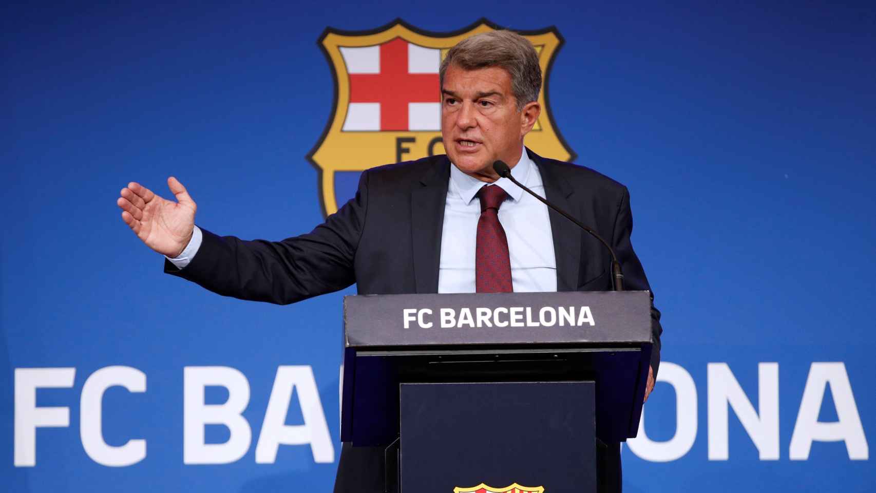 Joan Laporta en la rueda de prensa anunciando el adiós de Messi / EFE