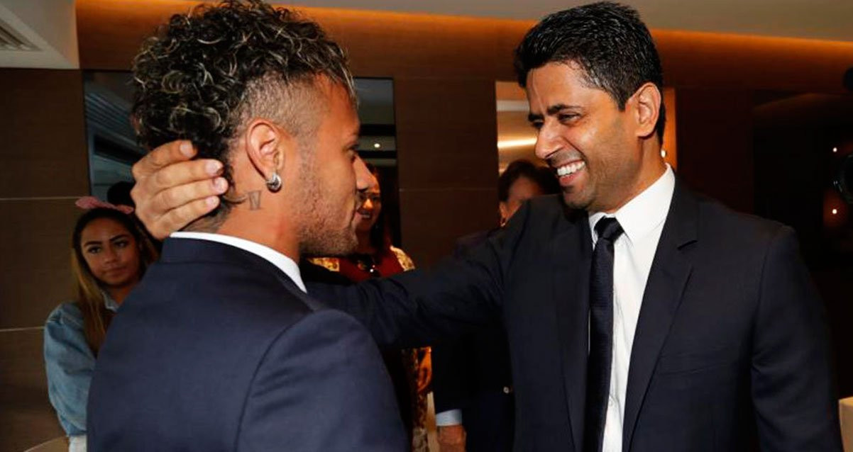 Nasser al-Khelaifi se muestra cariñoso con Neymar, su jugador franquicia para el PSG / REDES