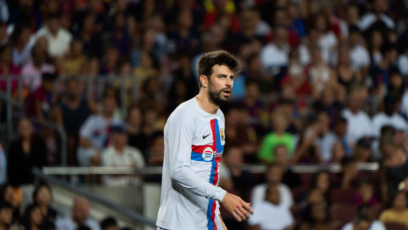 Gerard Pique, contra el Manchester City / LUIS MIGUEL AÑÓN (CULEMANIA)