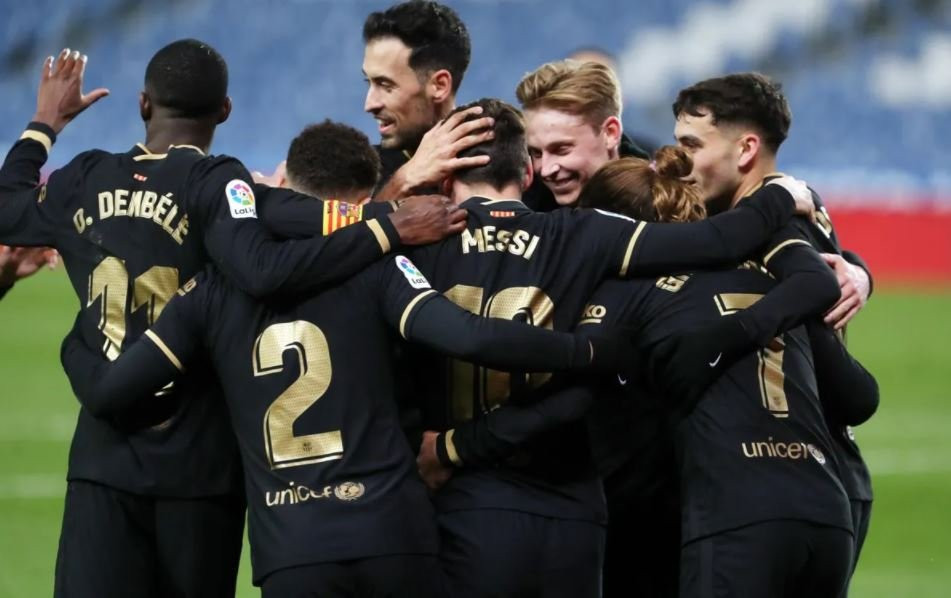 Los jugadores del Barça de Koeman celebrando un gol en Anoeta / FCB