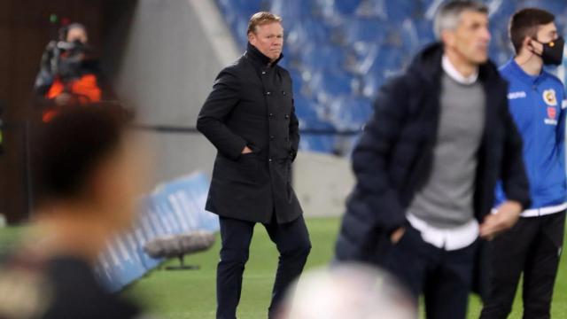 Ronald Koeman dirigiendo al Barça en Anoeta / FC Barcelona
