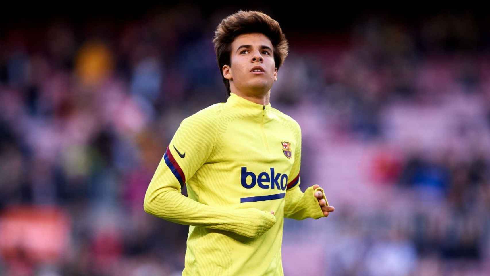 Riqui Puig, en un calentamiento con el Barça | EFE