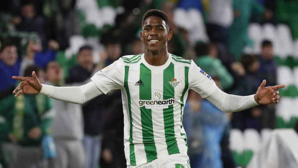 Junior Firpo celebra un gol con el Betis / EFE