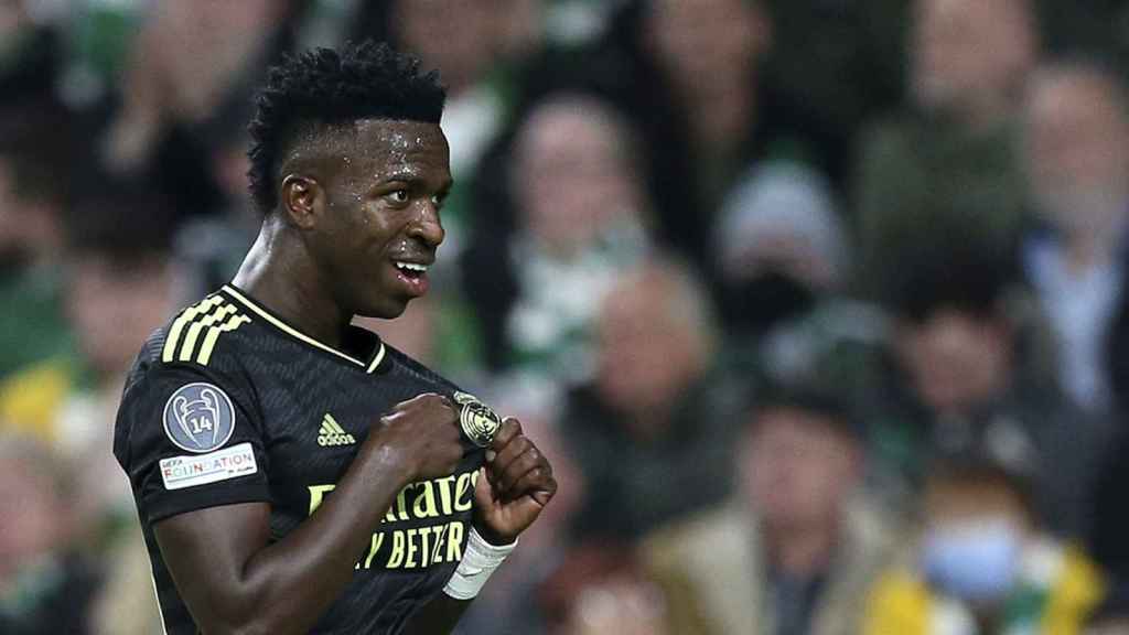 Vinicius celebra su gol en la victoria del Real Madrid en el Celtic Park / EFE