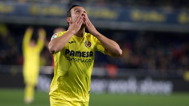 Santi Cazorla, el goleador frente al Real Madrid, celebra un tanto / EFE