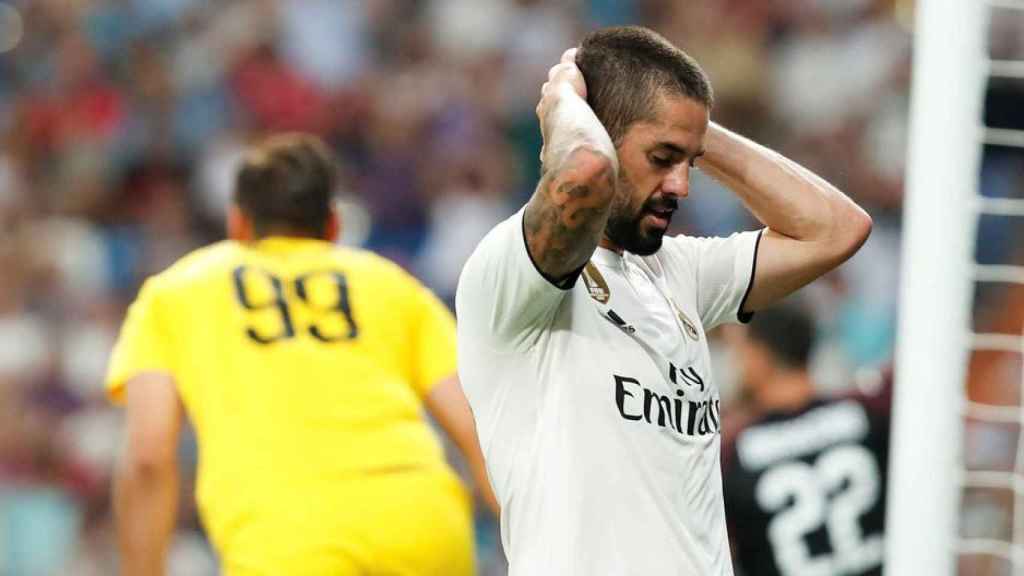 Isco Alarcón se lleva las manos a la cabeza tras fallar una ocasión clara / EFE