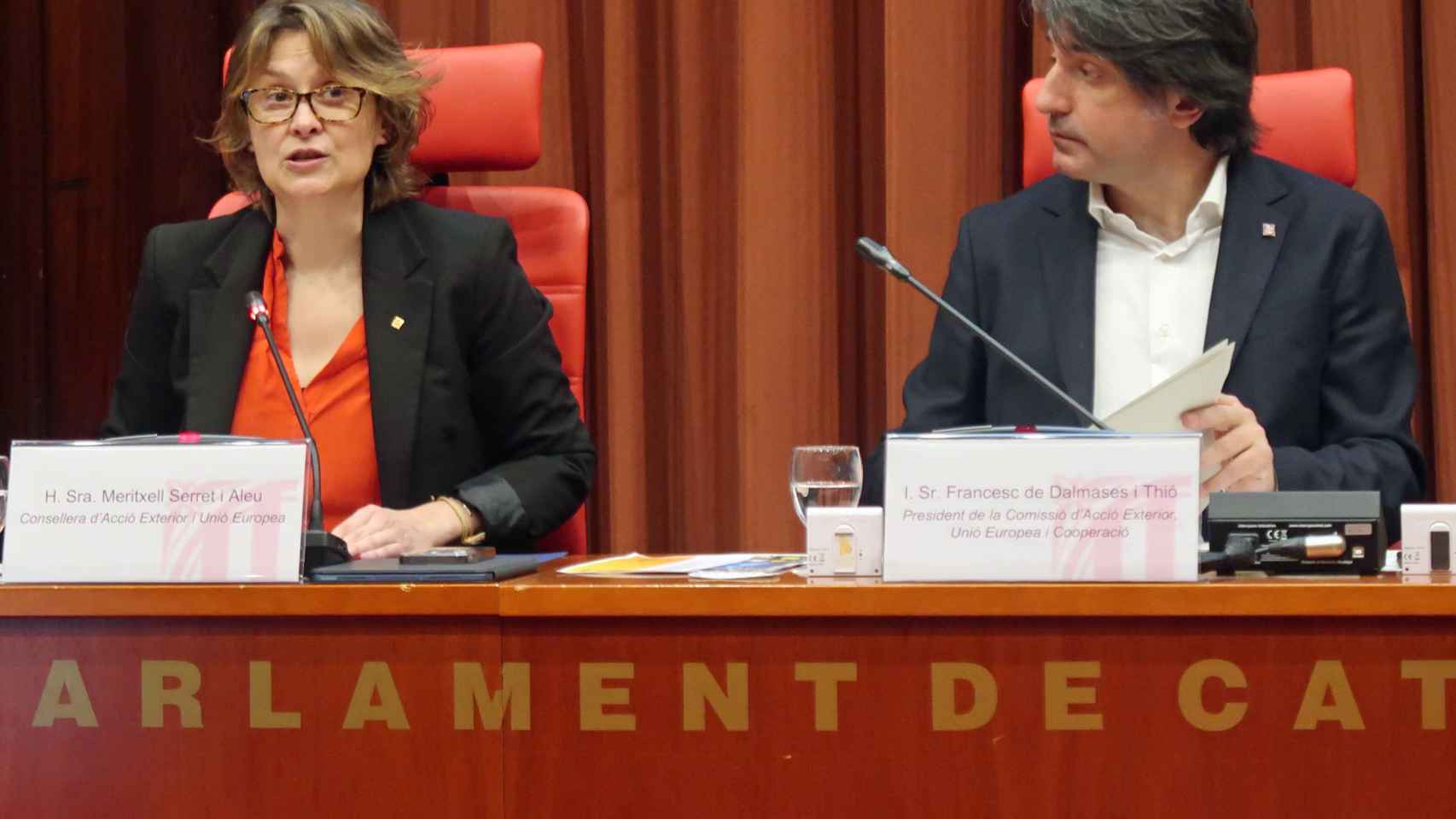 Comparecencia de la 'consellera' de Acción Exterior y Unión Europea, Meritxell Serret (ERC), en el Parlament de Cataluña; en la imagen, junto al diputado de Junts per Catalunya Francesc de Dalmases / PARLAMENT