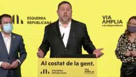 Oriol Junqueras (c) y Pere Aragonès (i) valoran los resultados de ERC en las elecciones del 14F