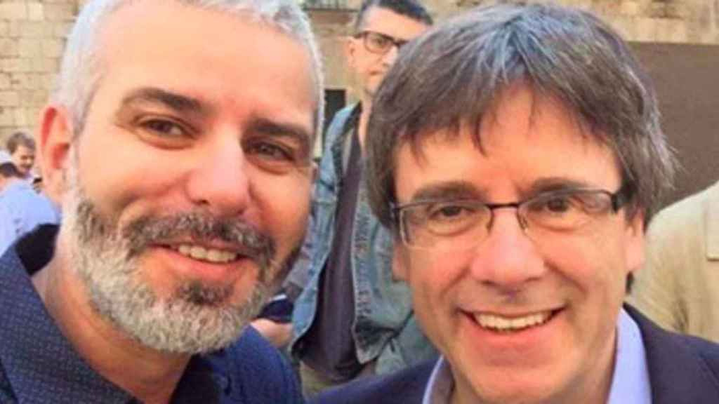 Mark Serra, que aspiraba a ocupar uno de los primeros puestos de JxCat, junto a Carles Puigdemont en 2017 / FACEBOOK