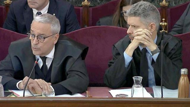 El abogado de Joaquim Forn , Javier Melero (i), y el letrado Andreu Van den Eynde, que defiende a dos de los acusados, Oriol Junqueras y Raül Romeva / EFE