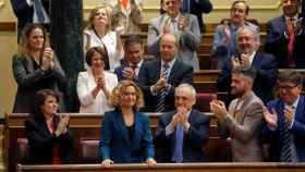 Aplausos de los diputados socialistas a Meritxell Batet tras ser elegida presidenta del Congreso / EFE