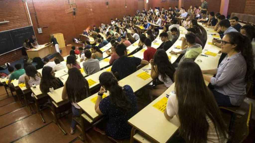 Estudiantes atienden a una clase en la universidad / EFE