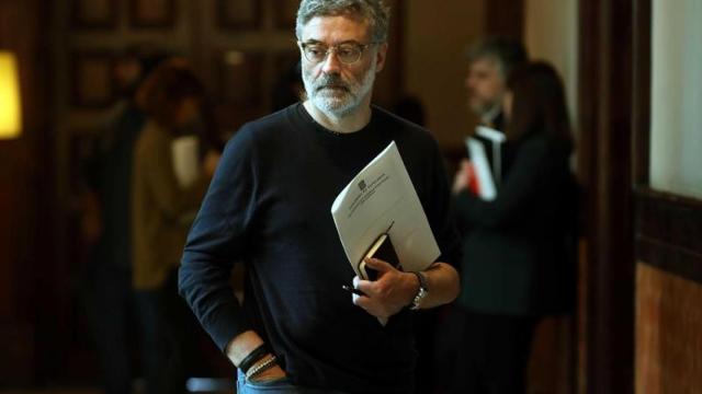 Carles Riera en los pasillos del Parlament / EFE