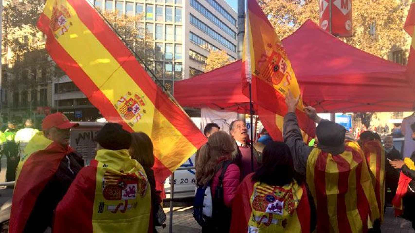 Manifestación a favor de la Constitución en su 39 aniversario en Barcelona / CG