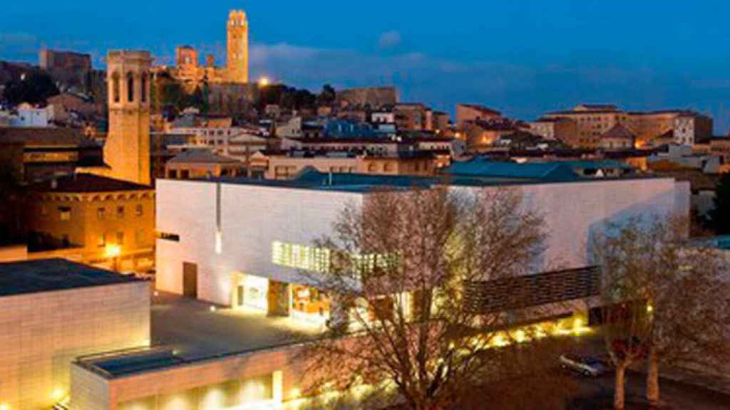 Imagen del Museu de Lleida iluminado por la noche / CG