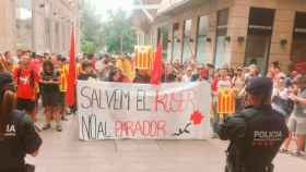 La CUP de Lleida se ha manifiesta ante la llegada de Rajoy y como protesta ante la edificación del Parador / CG