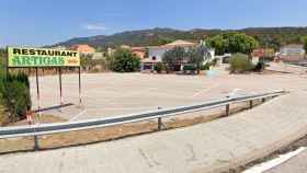 Antiguo restaurante Artigas, en La Jonquera, donde dos delincuentes franceses quemaron un coche cargado con munición / GOOGLE STREET VIEW