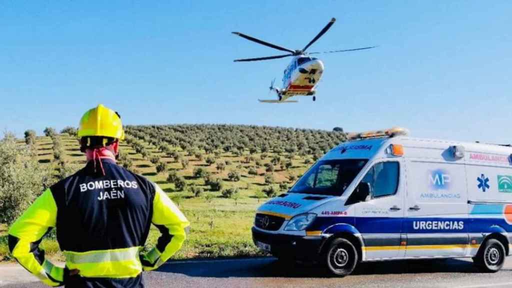 Bomberos de Jaén, que recuperaron el cuerpo del fallecido en una piscina en Puente de la Sierra / BOMBEROS DE JAÉN