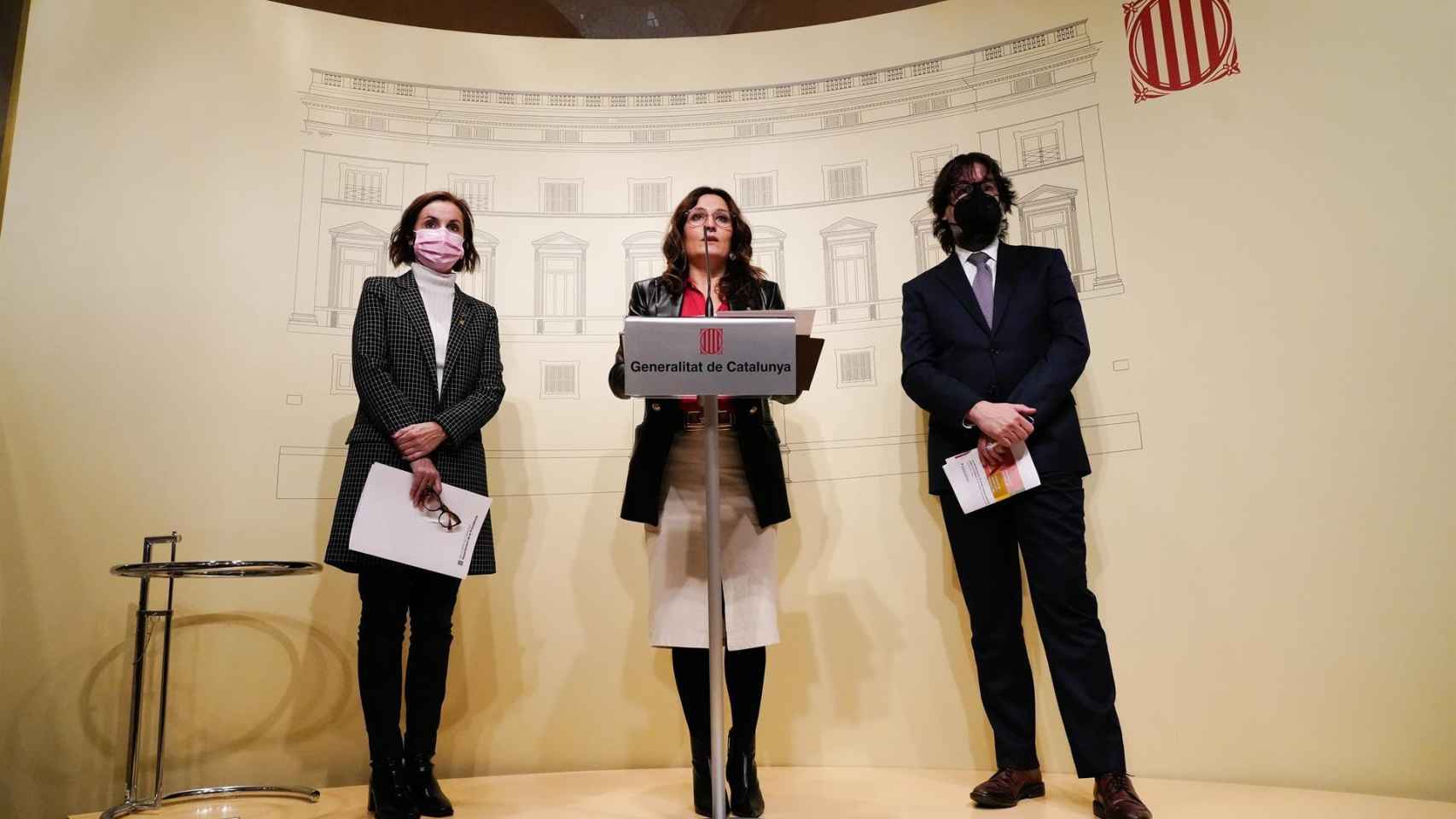 Laura Vilagrà, Isidre Calvín y Anna Caula durante una rueda de prensa / Efe