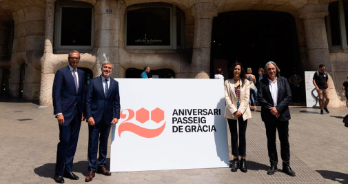 El presidente de la Asociación Paseo de Gràcia, Lluis Sans; el primer teniente de alcalde de Barcelona, Jaume Collboni; la presidenta de la Cámara de Comercio, Mònica Roca; y el concejal de Turismo, Xavier Mercé / PdG