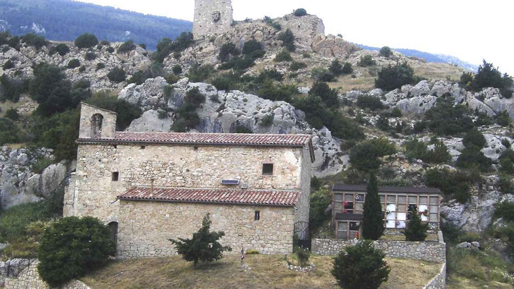 Iglesia y cementerio de Odèn