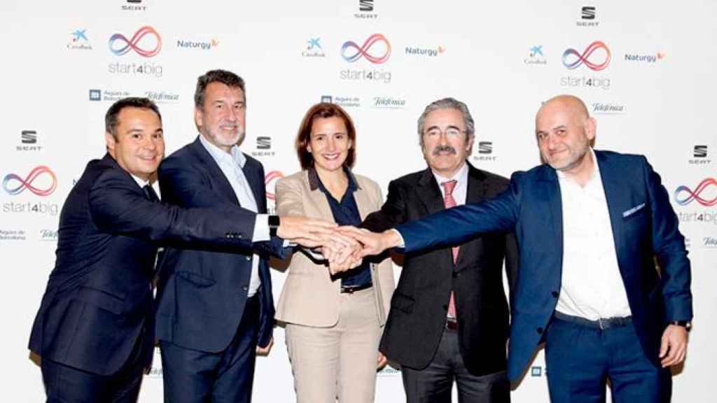 Los representanes de los cinco gigantes que impulsan Start4Big. De izquierda a derecha, Jordi Nicolau (CaixaBank); Antoni Peris (Naturgy); María Monzó (Aigües de Barcelona); Kim Faura (Telefónica); y Christian Stein (Seat) / START4BIG