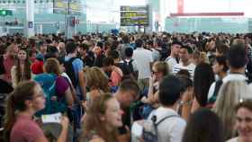 Imagen de las colas kilométricas en el aeropuerto de El Prat el lunes / CG