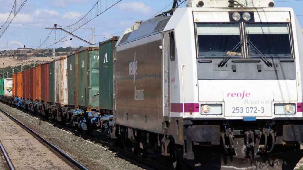 Un tren de Renfe Mercancías en una imagen de archivo / EFE