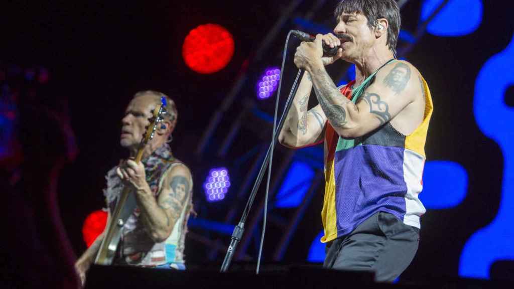 Dos integrantes de Red Hot Chili Peppers durante su concierto en el FIB 2017 / EFE