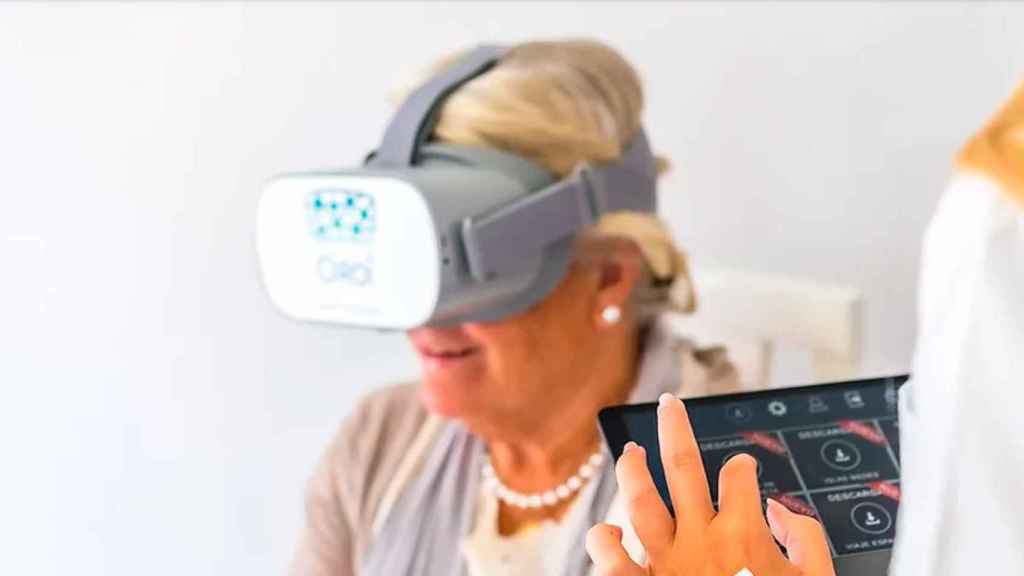 Sistema de realidad virtual para mayores de Oroi / OROI