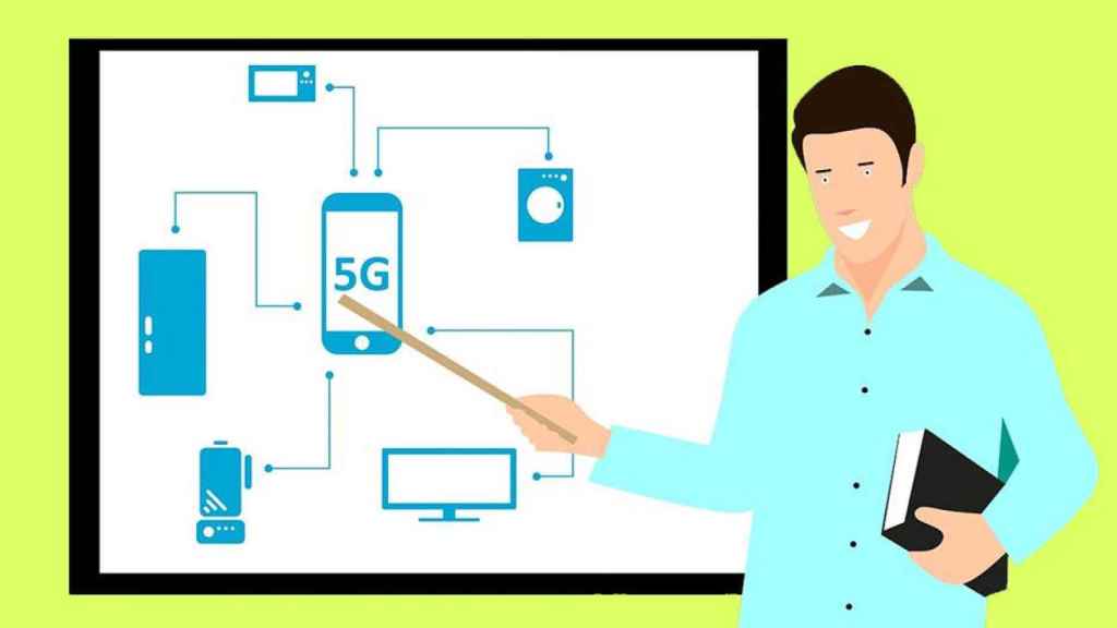 Experto mostrando las posibilidades del 5G, la nueva generación de redes de telefonía móvil / PIXABAY