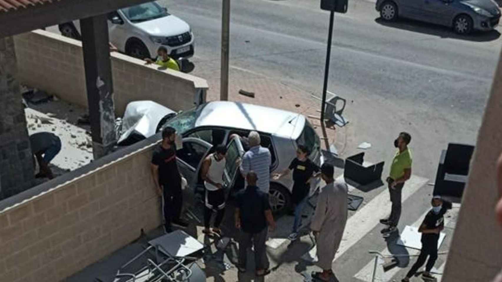 Dos muertos y dos heridos después que un coche arrollase la terraza de un bar /La7TVRM