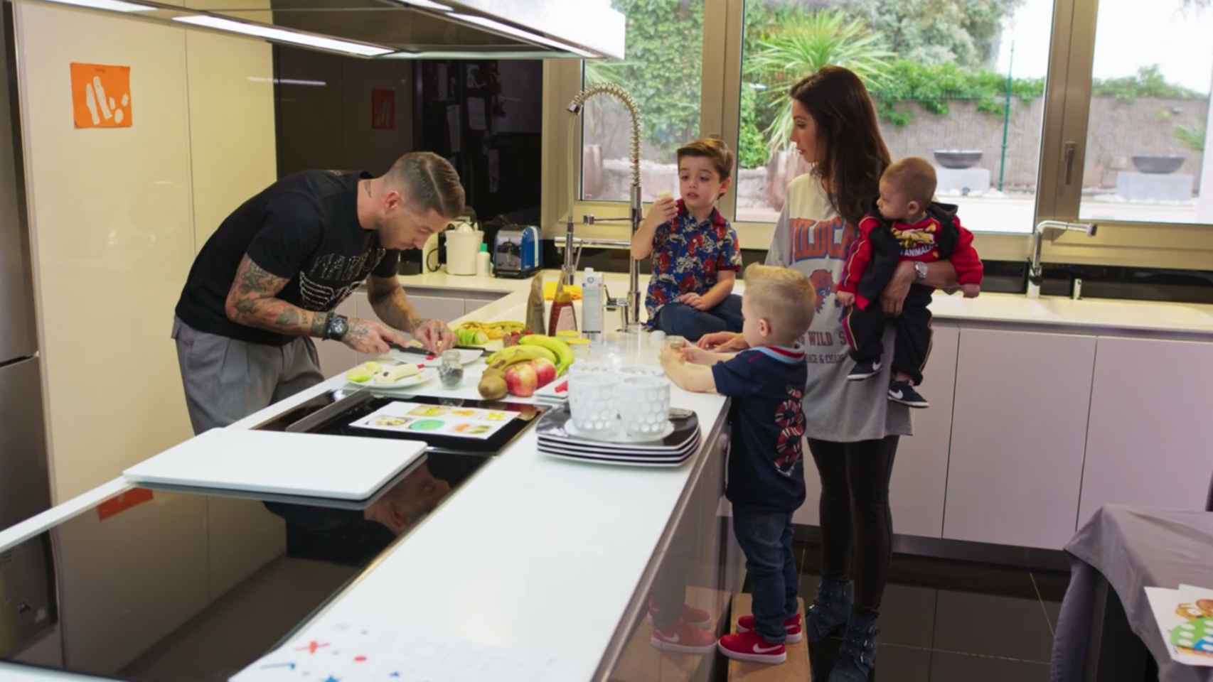 pilar Rubio en la cocina con Sergio Ramos