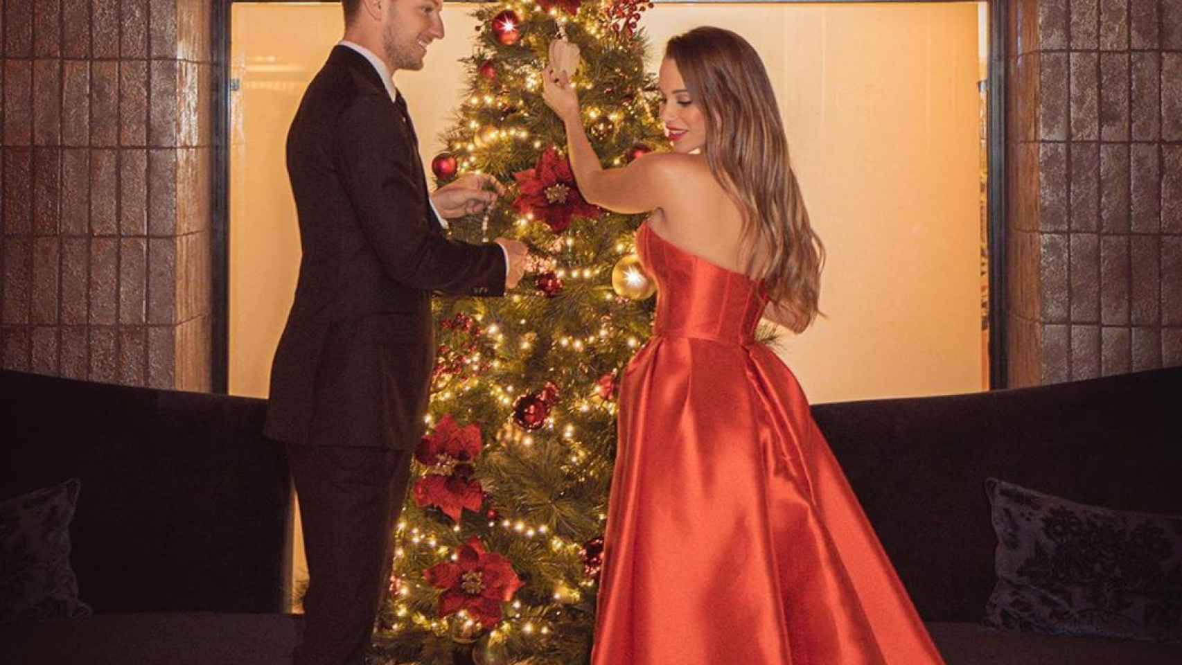 Raquel Mauri e Ivan Rakitic felicitan la navidad