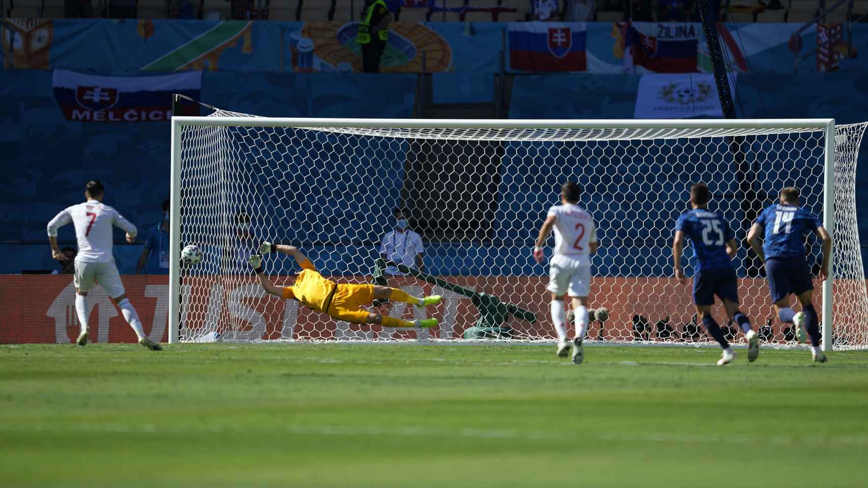 Álvaro Morata falló un penalti en la primera parte del partido contra Eslovaquia / EFE