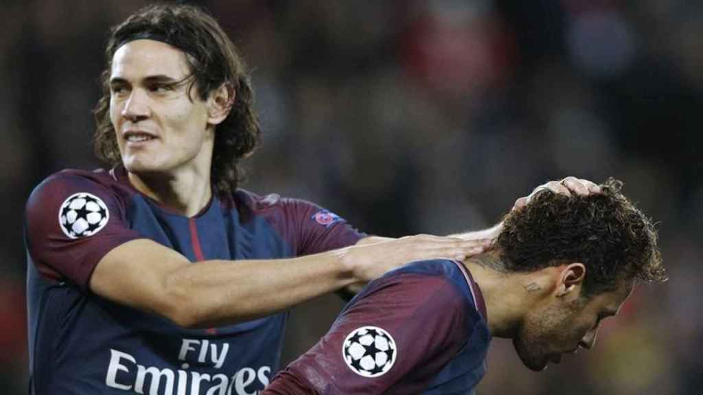 Cavani toca la cabeza a Neymar en un partido del PSG / EFE