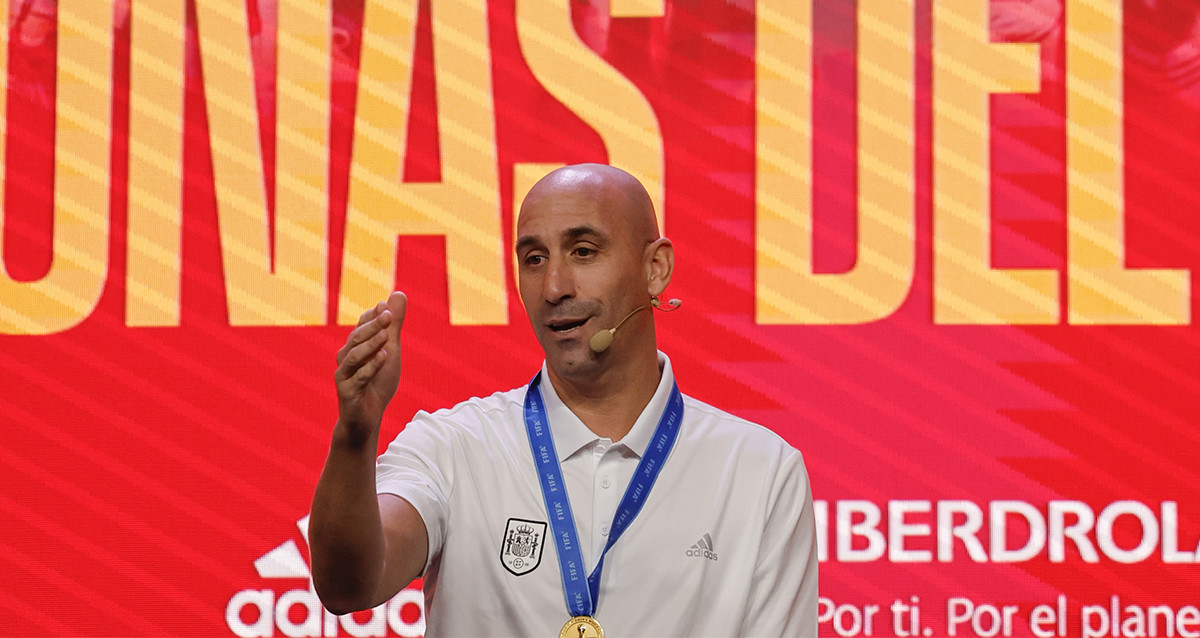 Luis Rubiales, presidente de la RFEF, durante un homenaje a la selección sub-17 / EFE