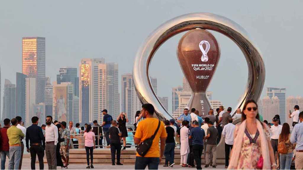 Los aficionados presentes en una de las plazas de Qatar antes del Mundial / EFE