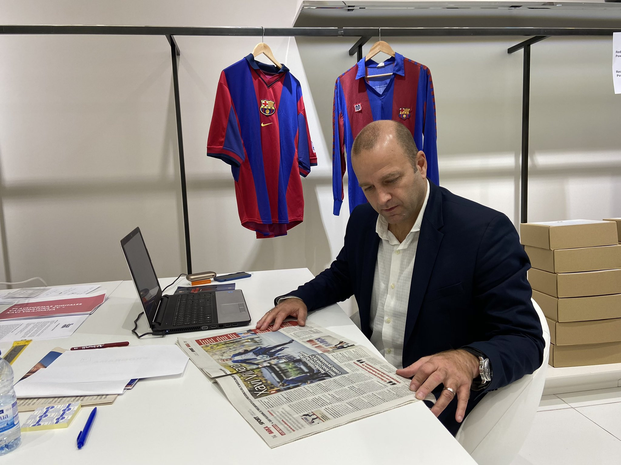 Xavier Vilajoana en su sede de precampaña a las elecciones del Barça / 'Futur con ADN Barça'