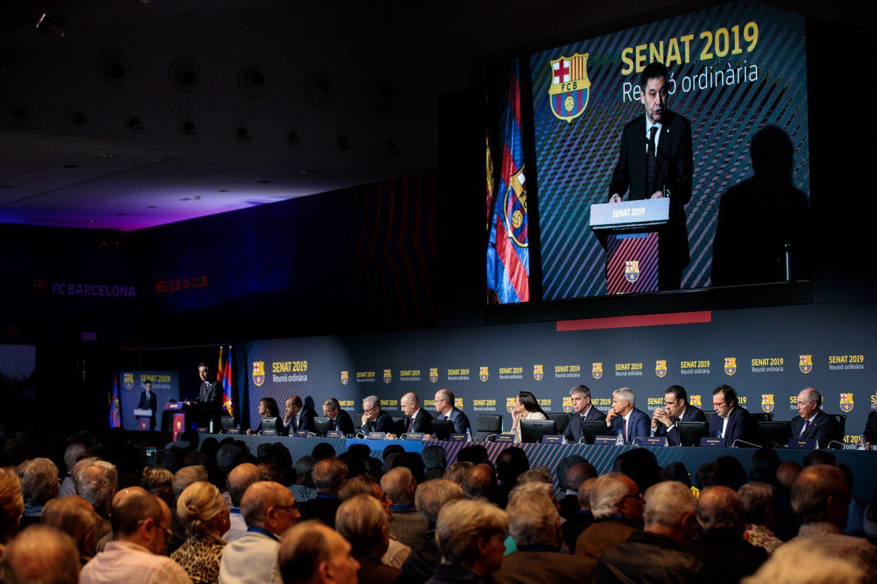 Una foto de Josep Maria Bartomeu ante el Senado del Barça junto a su directiva / FCB