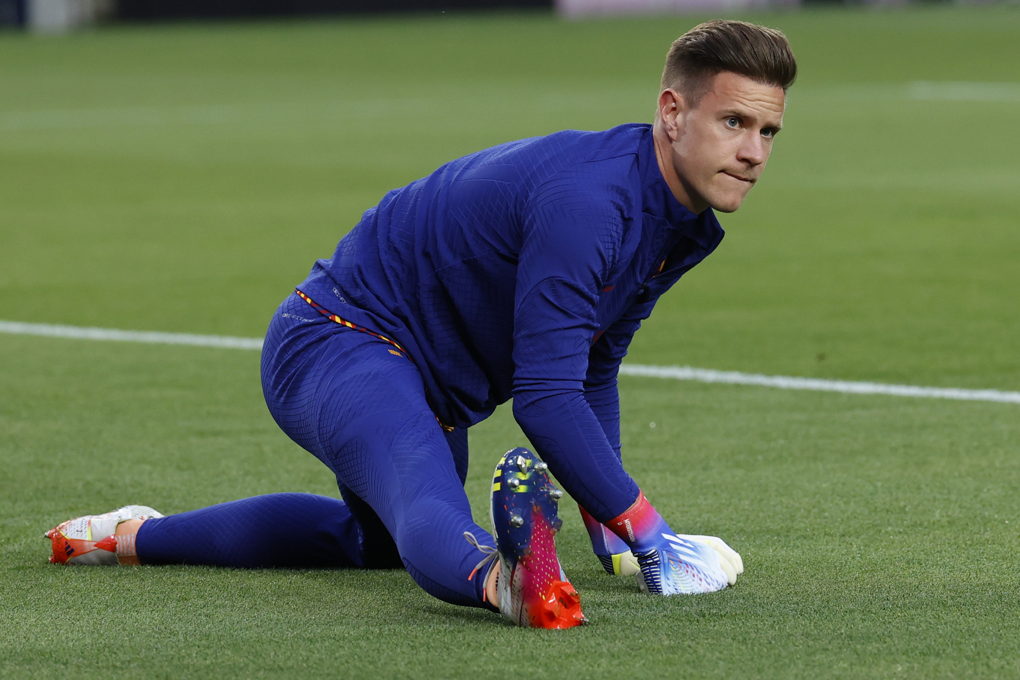 Ter Stegen, durante el calentamiento previo al Barça Betis / EFE