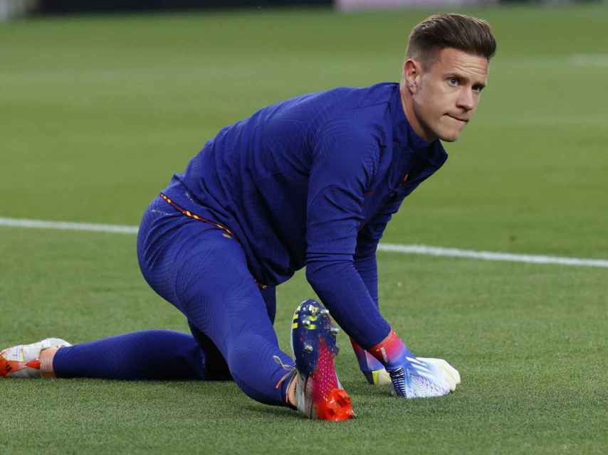 Ter Stegen, durante el calentamiento previo al Barça Betis / EFE