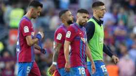 Busquets, Memphis, Alba y Lenglet, decepcionados tras caer en el clásico / EFE