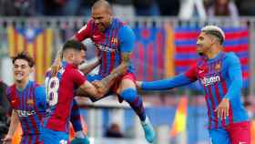 Dani Alves celebra su gol al Atlético, el cuarto del Barça / EFE