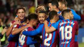 El equipo del Barça hace piña antes de un Barça-Madrid / EFE