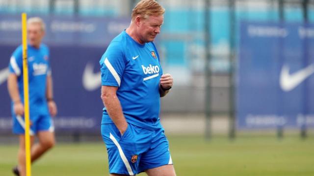 Ronald Koeman en un entrenamiento con el Barça / FCB