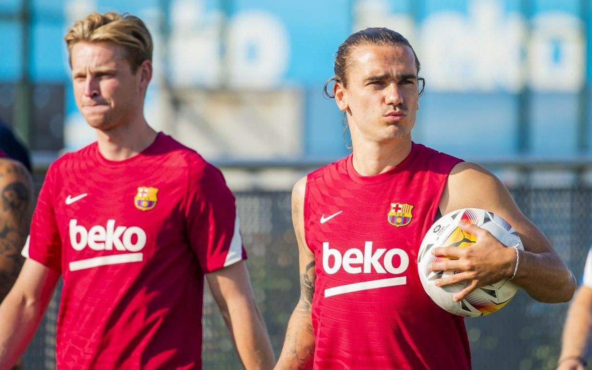 Antoine Griezmann, junto a Frenkie de Jong, en un entrenamiento con el Barça en esta pretemporada / FCB