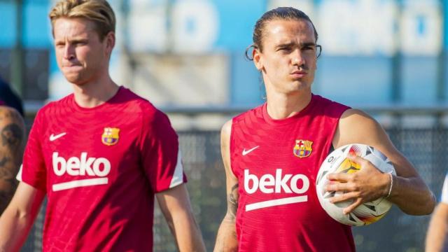 Antoine Griezmann, junto a Frenkie de Jong, en un entrenamiento con el Barça en esta pretemporada / FCB
