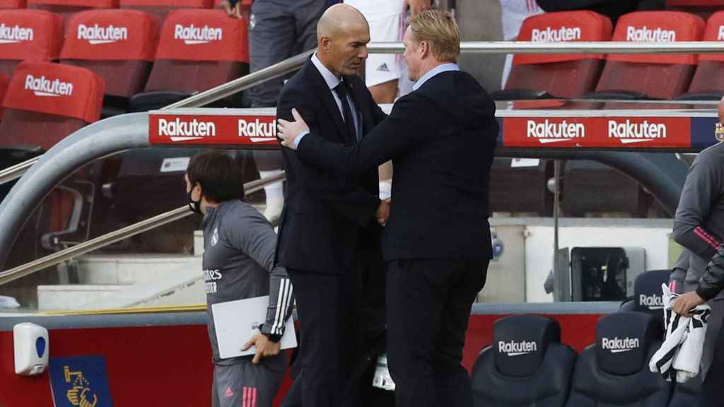 Zidane y Koeman en el partido de ida en el Camp Nou / EFE