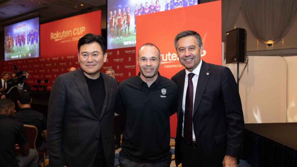 Hiroshi Mikitani, Andrés Iniesta y Josep Maria Bartomeu en la presentación de la Rakuten Cup / FC Barcelona